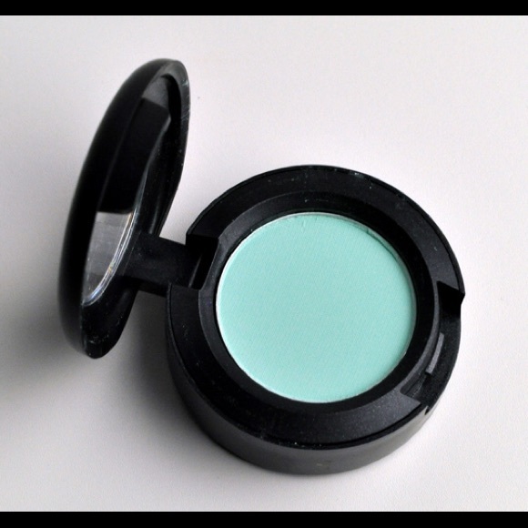 Authentic MAC Aqua Eyeshadow - Picture 2 of 3